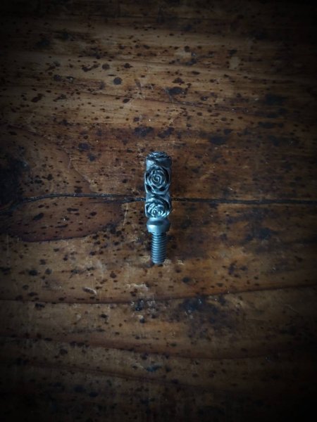 画像1: MOB FACTORY 薔薇バチカンＭ3パーツ 黒染めアンティークステンレス316製 (1)